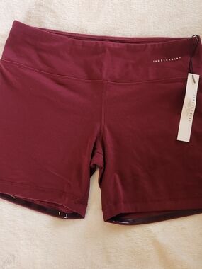 I AM BECOMING 5-Inch No-Ride Shorts Size Med (8)